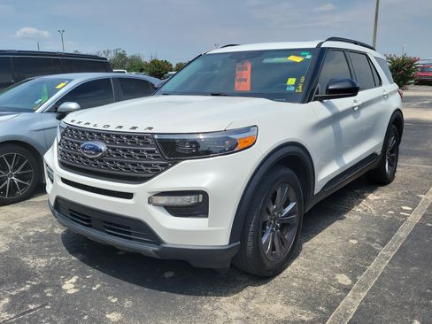 Used 2022 Ford Explorer XLT w/ Equipment Group 202A RWD image 3