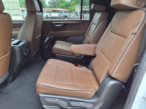 New 2026 Chevrolet Suburban High Country RWD image 13