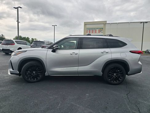 Used 2023 Toyota Highlander XSE AWD/4WD image 5