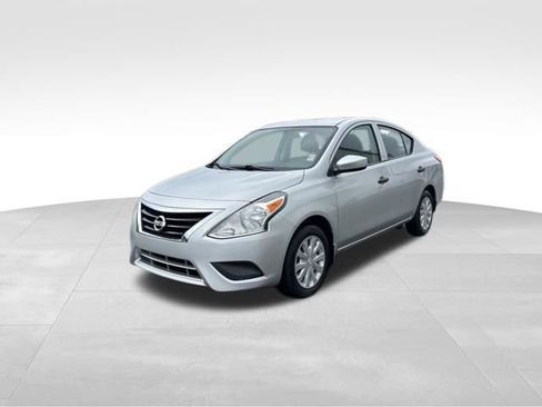Used 2019 Nissan Versa S Plus FWD image 3