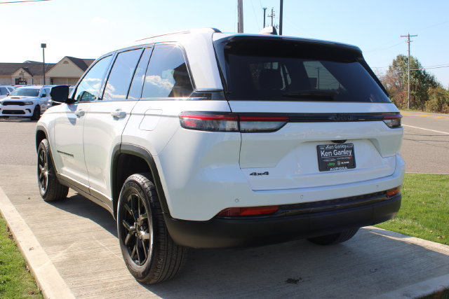 Used 2024 Jeep Grand Cherokee Altitude AWD/4WD image 28