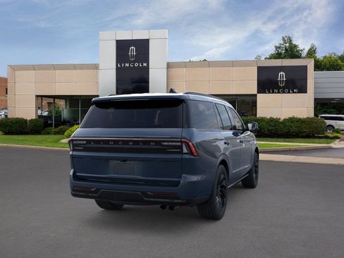 New 2026 Lincoln Navigator Reserve image 8