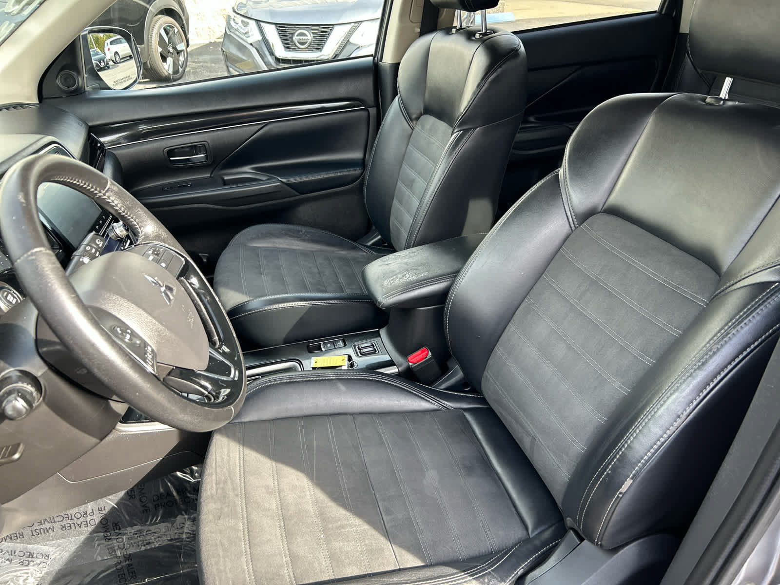Used 2020 Mitsubishi Outlander SE FWD image 12