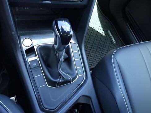 Certified 2023 Volkswagen Tiguan SE R-Line FWD image 27