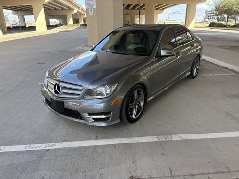 Used 2012 Mercedes-Benz C 300 4MATIC Sedan image 2