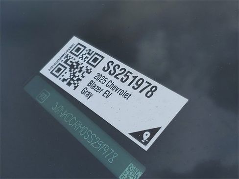 New 2025 Chevrolet Blazer EV RS image 32