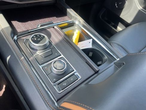 Certified 2022 Ford Expedition Platinum image 19