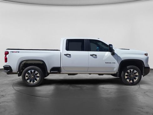 Used 2024 Chevrolet Silverado 2500 Custom AWD/4WD image 10
