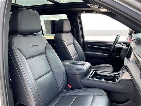 Used 2021 GMC Yukon Denali w/ Denali Premium Package image 7