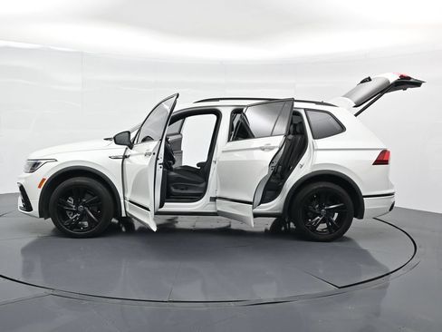 Used 2024 Volkswagen Tiguan SE R-Line w/ MDO Package, Two-Row AWD/4WD image 18