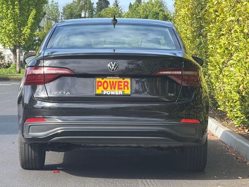 Used 2024 Volkswagen Jetta SE FWD image 5