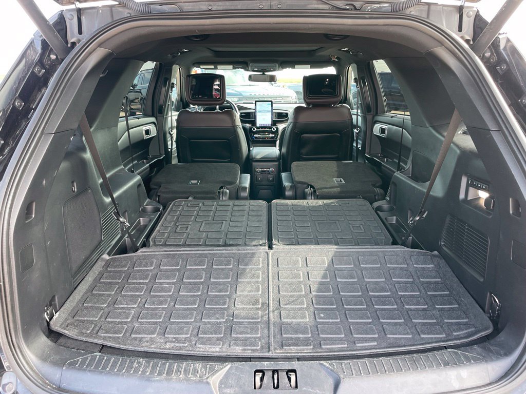 Used 2023 Ford Explorer Platinum w/ Technology Package AWD/4WD image 34