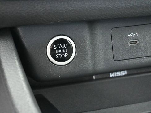 Used 2023 Nissan Rogue SV AWD/4WD image 25