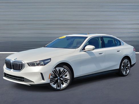 Used 2026 BMW 540i xDrive image 1