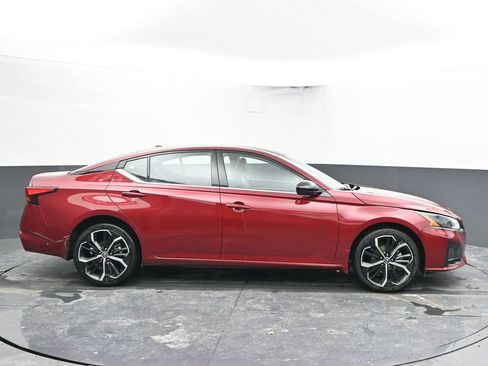 Used 2024 Nissan Altima 2.5 SR w/ SR Premium Package image 12