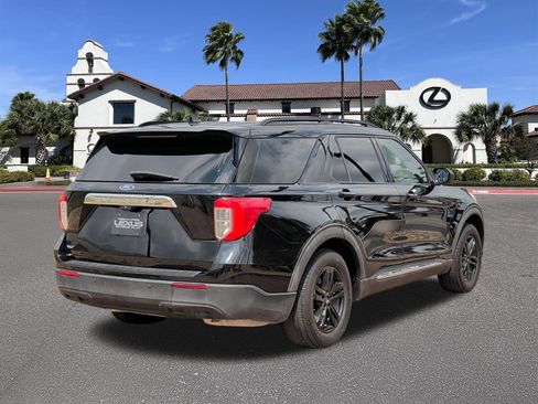 Used 2020 Ford Explorer XLT RWD image 2