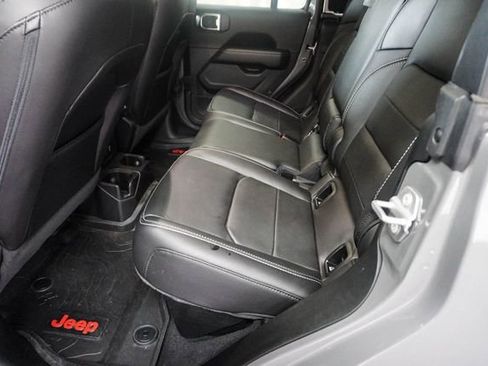 Used 2021 Jeep Gladiator Overland w/ Popular Equipment Package AWD/4WD image 12