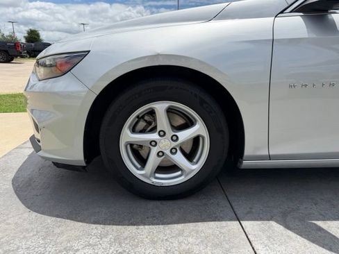 Used 2017 Chevrolet Malibu LS FWD image 4