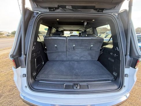 Certified 2025 Jeep Wagoneer Series III w/ Premium Group I image 14
