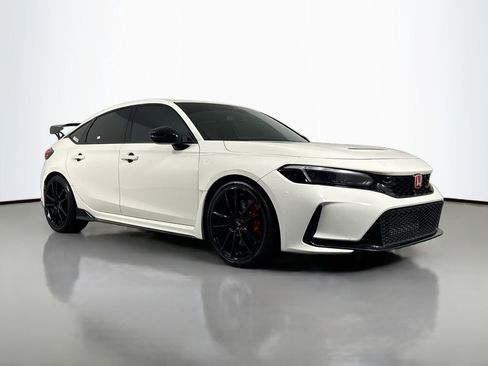Used 2023 Honda Civic Type R image 3