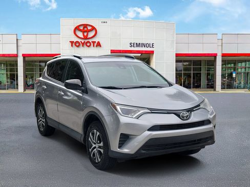 Used 2017 Toyota RAV4 LE FWD image 2