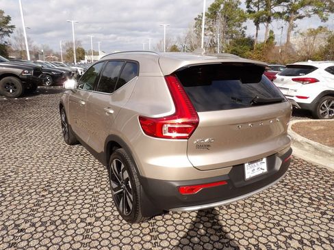 Certified 2023 Volvo XC40 B4 Plus w/ Protection Package Premier image 9