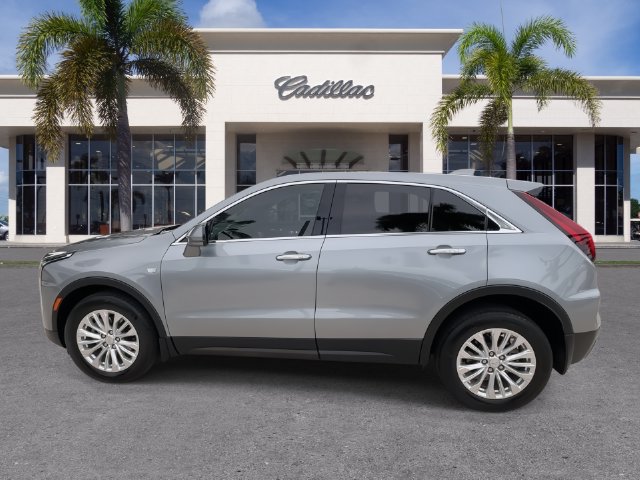 Used 2024 Cadillac XT4 Luxury w/ Cold Weather Package FWD image 9