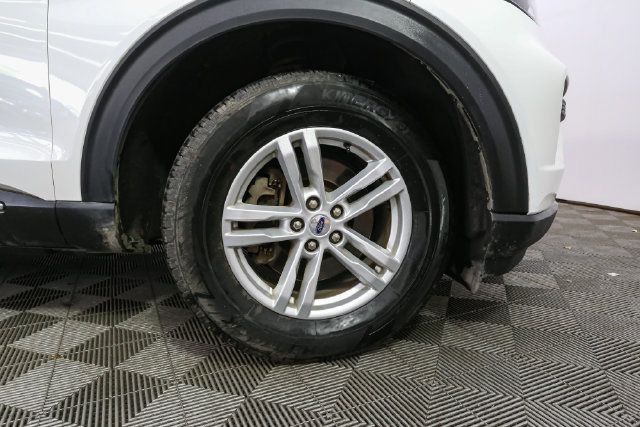Used 2023 Ford Explorer XLT AWD/4WD image 15
