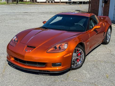 Used 2009 Chevrolet Corvette Z06 w/ Preferred Equipment Group RWD image 6