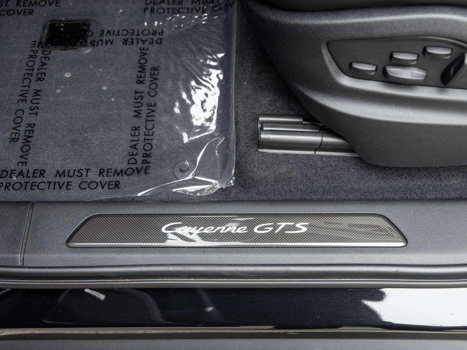 Certified 2023 Porsche Cayenne GTS AWD/4WD image 28