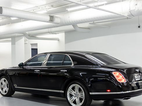 Used 2016 Bentley Mulsanne RWD image 3
