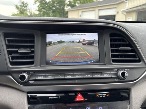 Used 2020 Hyundai Elantra SEL FWD image 16