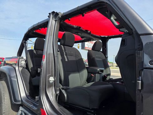 Used 2019 Jeep Wrangler Unlimited Sahara w/ Safety Group AWD/4WD image 41