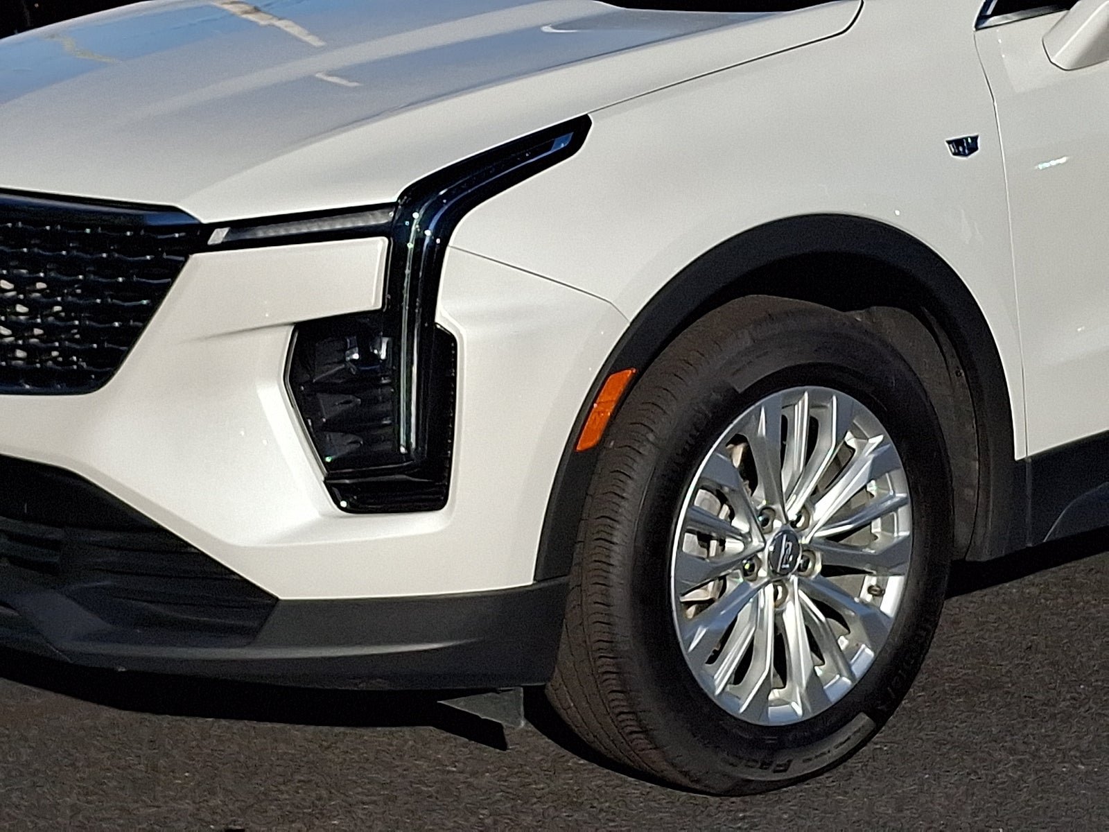 Used 2024 Cadillac XT4 Luxury w/ Cold Weather Package FWD image 9