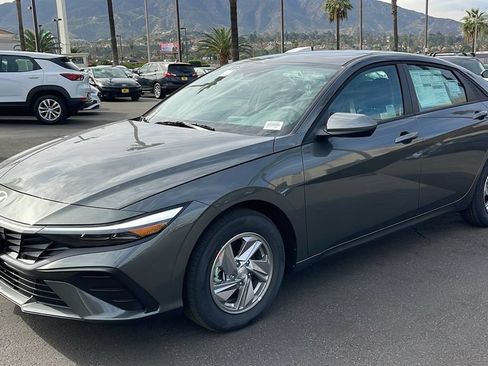 Used 2026 Hyundai Elantra SE FWD image 14