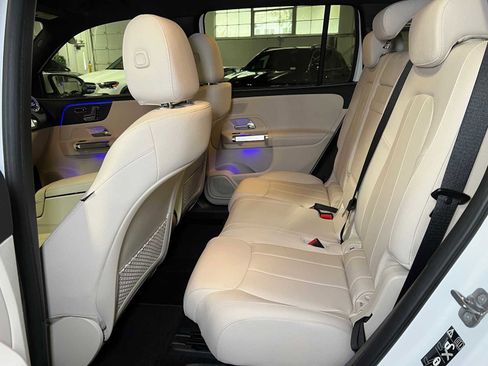 Used 2025 Mercedes-Benz GLB 250 image 17