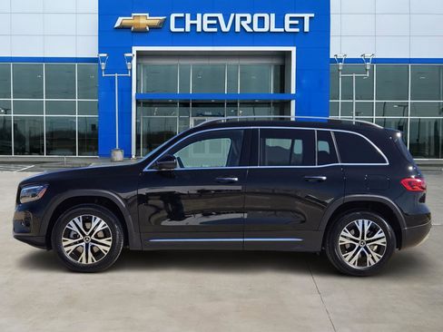 Used 2025 Mercedes-Benz GLB 250 4MATIC image 3