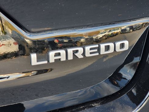 Used 2025 Jeep Grand Cherokee Laredo X image 11