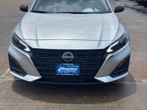 Used 2024 Nissan Altima 2.5 SV AWD/4WD image 3