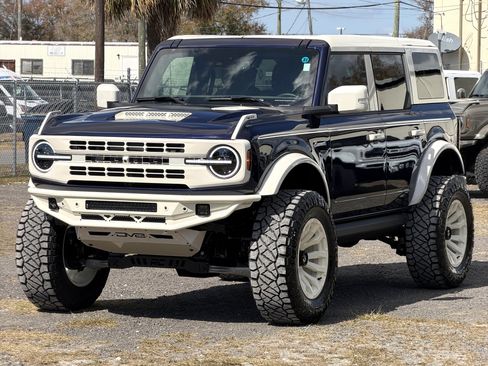 Used 2025 Ford Bronco Outer Banks AWD/4WD image 3