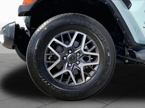 Used 2024 Jeep Wrangler Unlimited Sahara w/ Technology Group AWD/4WD image 11