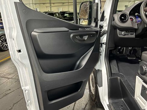 Used 2025 Mercedes-Benz Sprinter 2500 image 19
