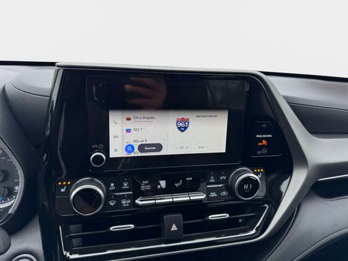 Certified 2025 Toyota Highlander XLE image 32