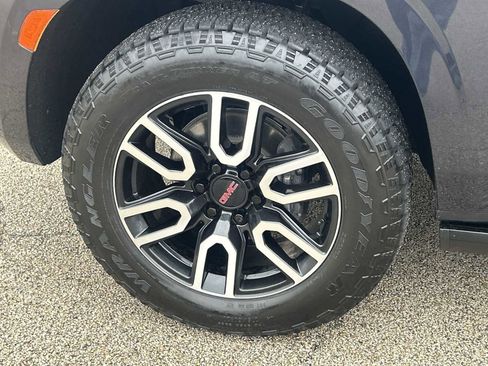 Used 2023 GMC Yukon AT4 w/ AT4 Premium Package image 32