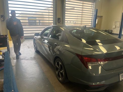 Used 2023 Hyundai Elantra SEL w/ Convenience Package image 6