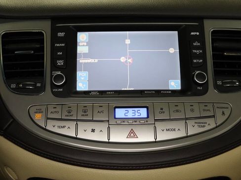 Used 2010 Hyundai Genesis 4.6 image 18