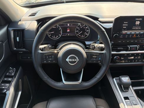 Used 2023 Nissan Pathfinder SL AWD/4WD image 32