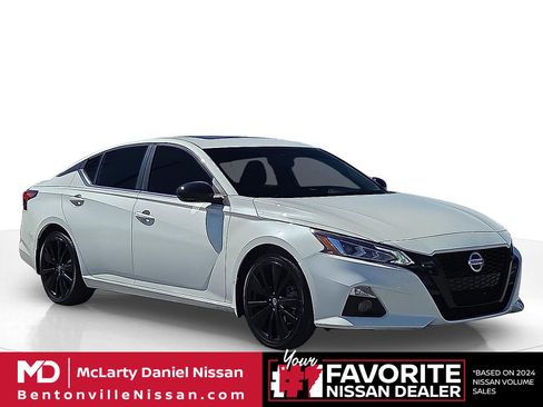 Used 2022 Nissan Altima 2.5 SR w/ Midnight Edition Package image 1