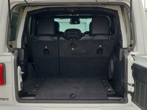 Used 2023 Jeep Wrangler Unlimited Sahara image 10