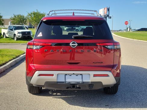 Certified 2025 Nissan Pathfinder Platinum w/ Black Appearance Package FWD image 6